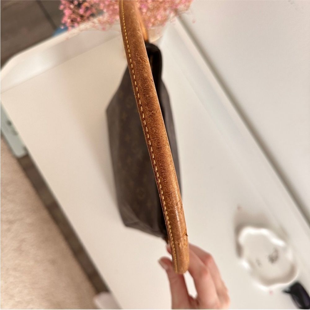 ✅AUTHENTIC✅LOUIS VUITTON LOOPING GM - Picture 7 of 15